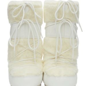 Brand new moon boots never worn